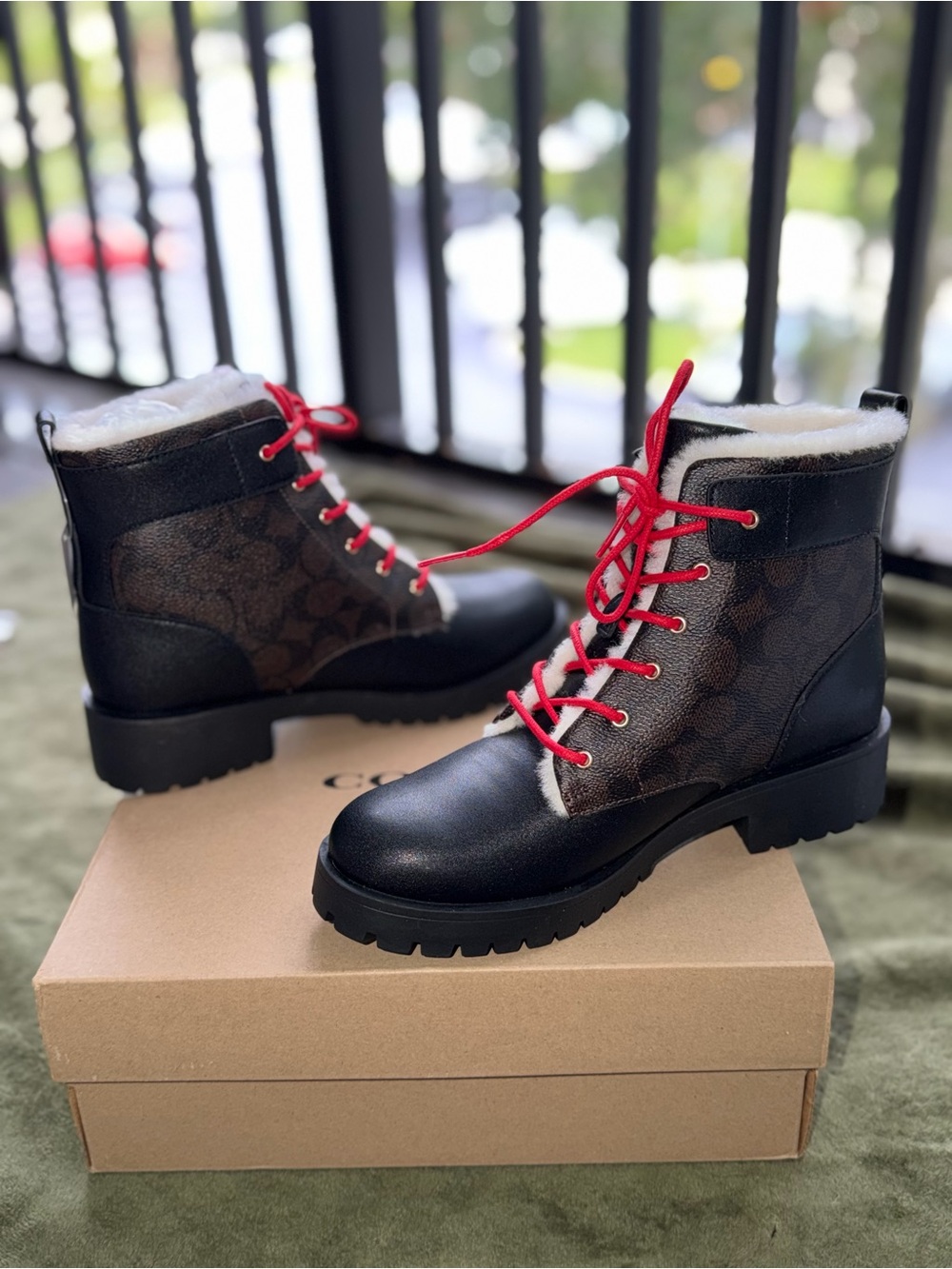 Coach Lorraine Sig Black & BrownLace-Up Ankle Boots with Red Laces size 7